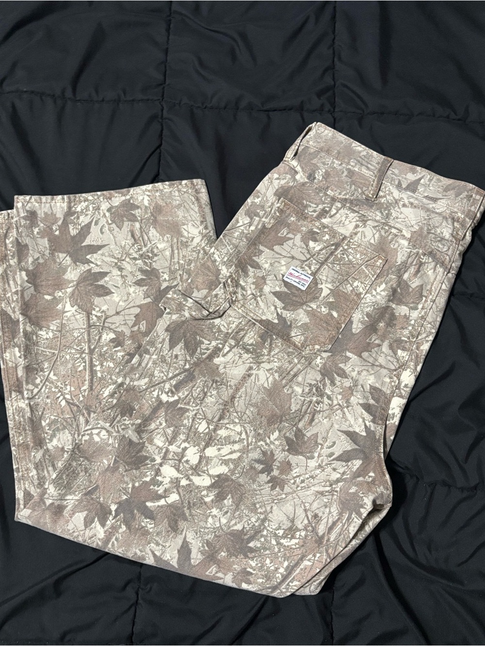 Old Navy Men's Taupe Leaf Camo Cargo Pants